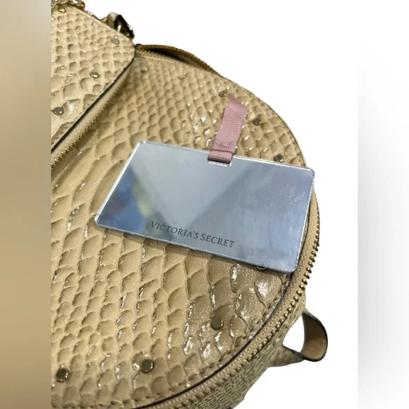 Victoria’s Secret Snakeskin Gold Backpack. Adjustable straps - Picture 12 of 15